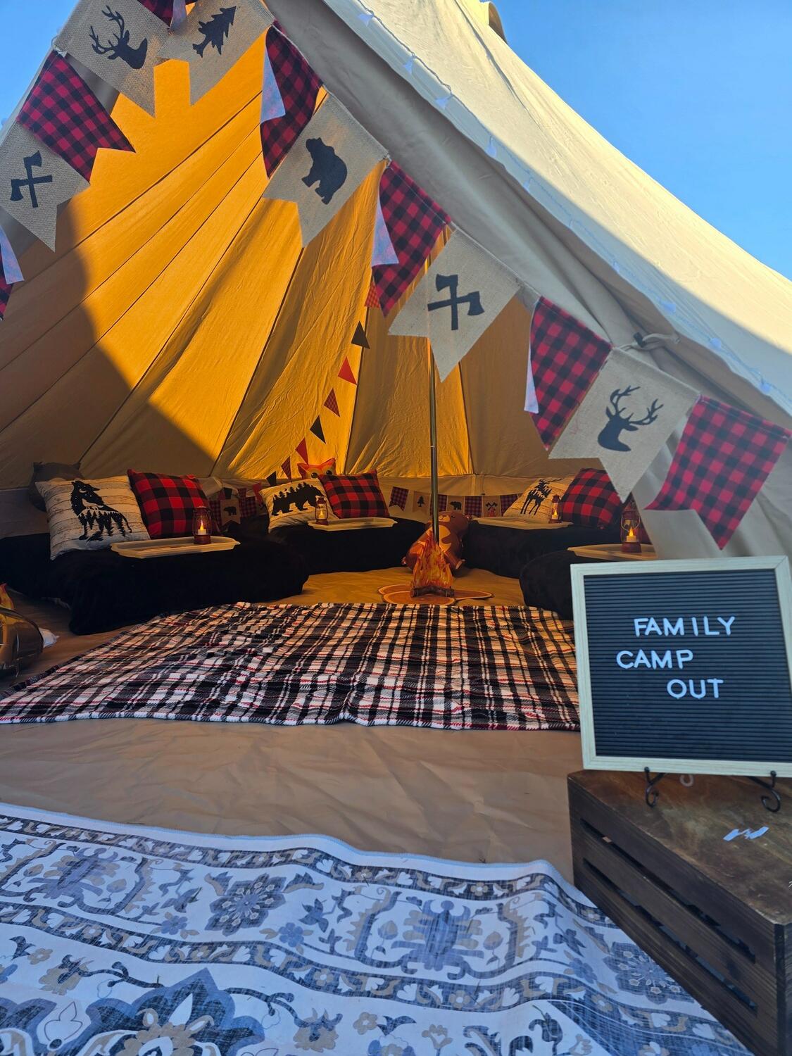 Foothills Picnics offers Fort Collins luxury picnics for dates, birthdays, engagements, anniversaries, and everything in-between. Perfect for couples, friends, and groups.