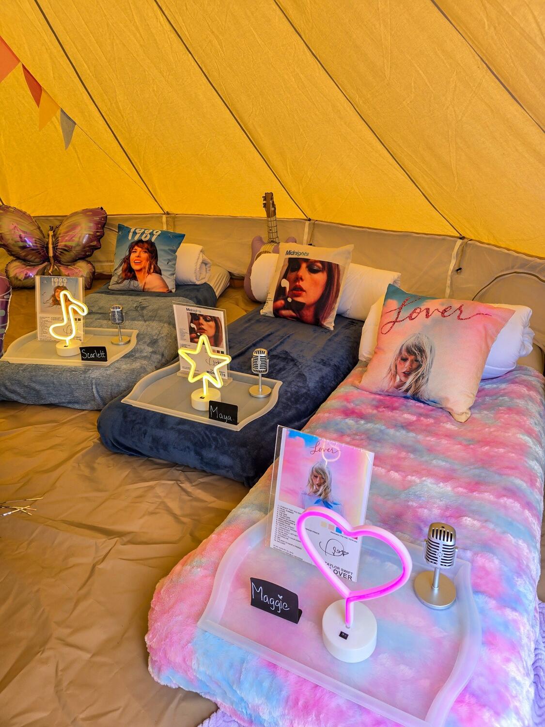Foothills Picnics offers Fort Collins luxury picnics for dates, birthdays, engagements, anniversaries, and everything in-between. Perfect for couples, friends, and groups.