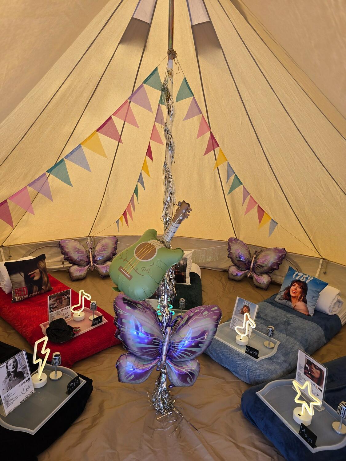Foothills Picnics offers Fort Collins luxury picnics for dates, birthdays, engagements, anniversaries, and everything in-between. Perfect for couples, friends, and groups.