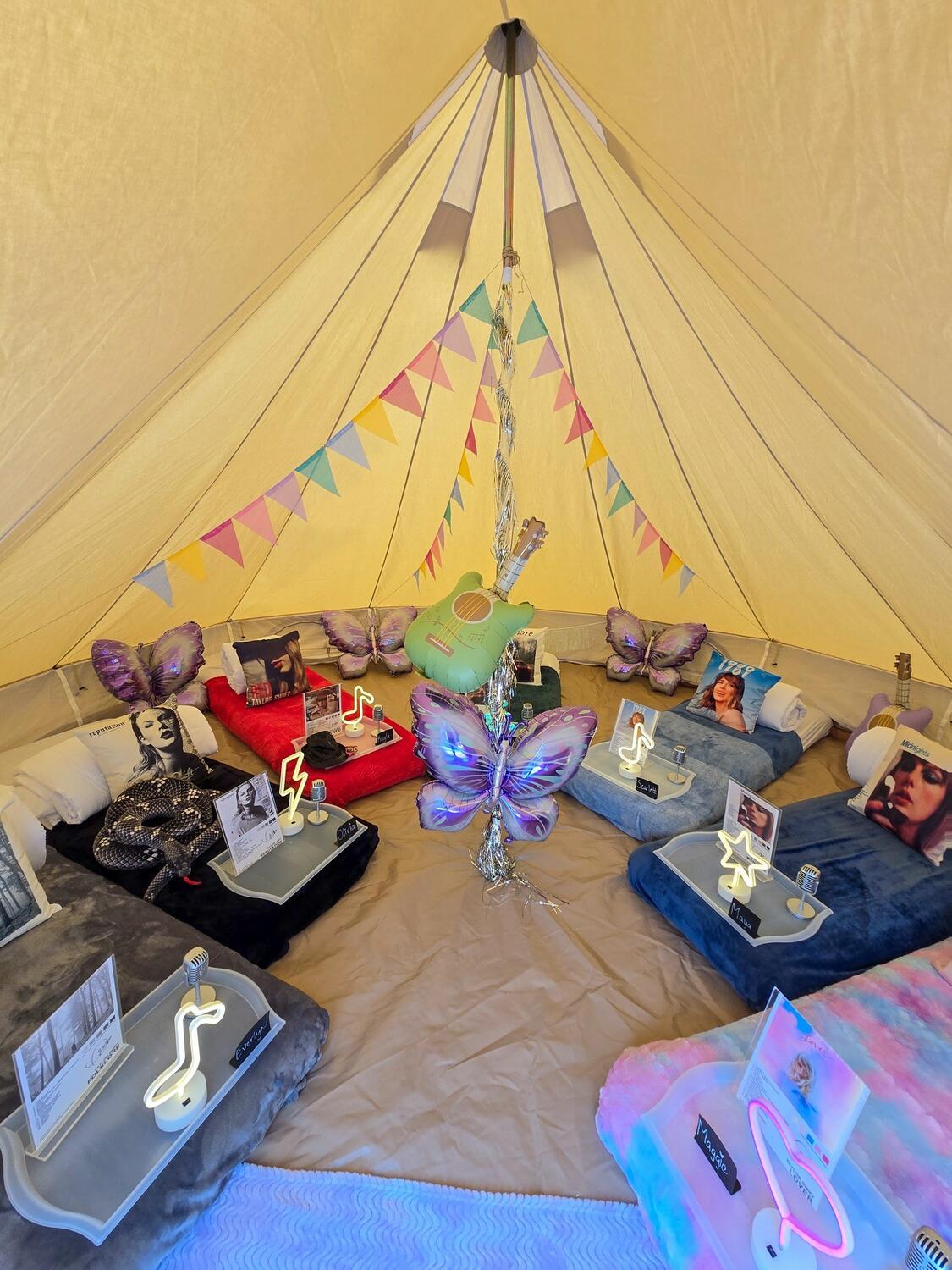 Foothills Picnics offers Fort Collins luxury picnics for dates, birthdays, engagements, anniversaries, and everything in-between. Perfect for couples, friends, and groups.