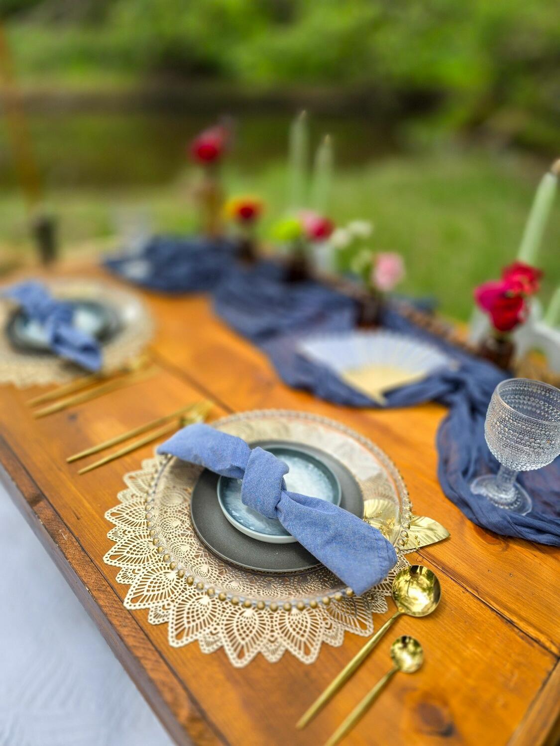 Foothills Picnics offers Fort Collins luxury picnics for dates, birthdays, engagements, anniversaries, and everything in-between. Perfect for couples, friends, and groups.