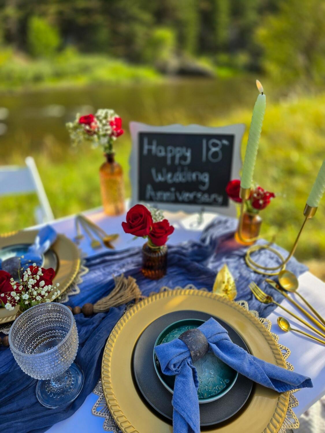 Foothills Picnics offers Fort Collins luxury picnics for dates, birthdays, engagements, anniversaries, and everything in-between. Perfect for couples, friends, and groups.