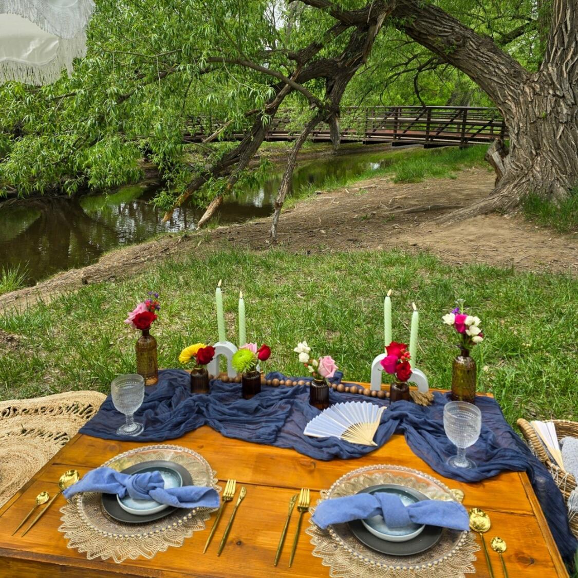 Foothills Picnics offers Fort Collins luxury picnics for dates, birthdays, engagements, anniversaries, and everything in-between. Perfect for couples, friends, and groups.