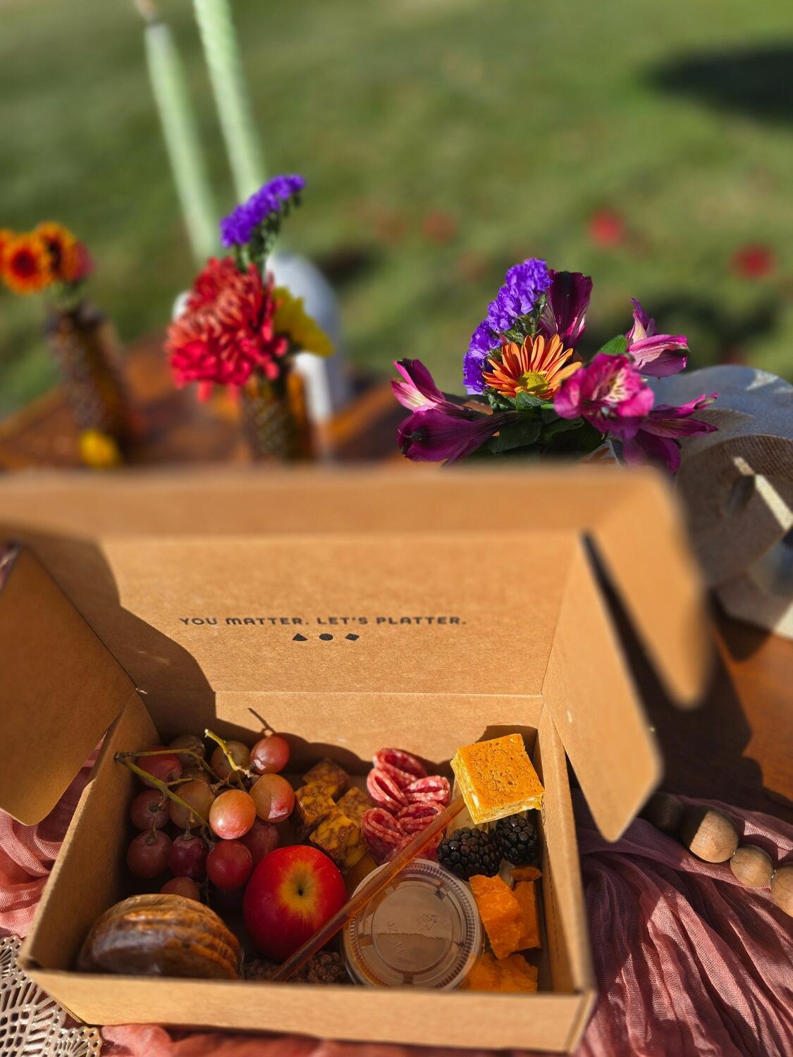 Foothills Picnics offers Fort Collins luxury picnics for dates, birthdays, engagements, anniversaries, and everything in-between. Perfect for couples, friends, and groups.