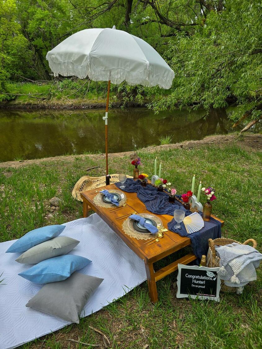 Foothills Picnics offers Fort Collins luxury picnics for dates, birthdays, engagements, anniversaries, and everything in-between. Perfect for couples, friends, and groups.