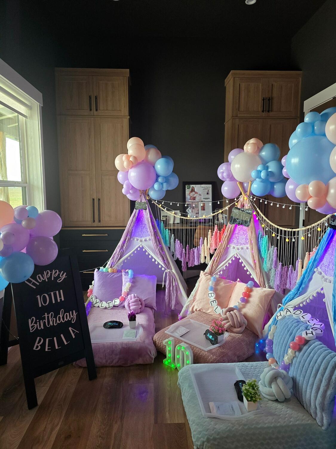 Foothills Picnics offers Fort Collins luxury picnics for dates, birthdays, engagements, anniversaries, and everything in-between. Perfect for couples, friends, and groups.